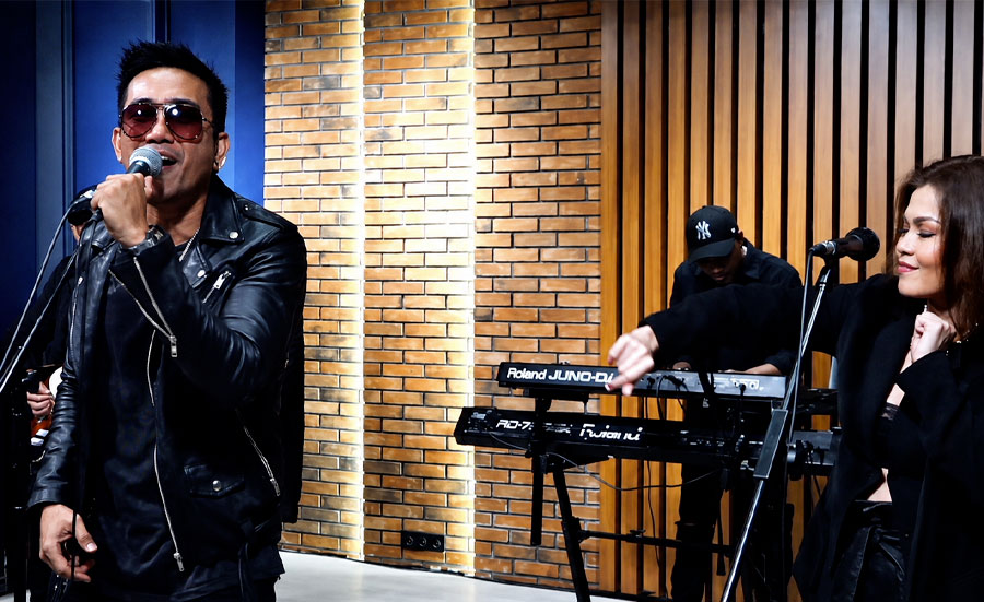 After 9 live performance photo 3